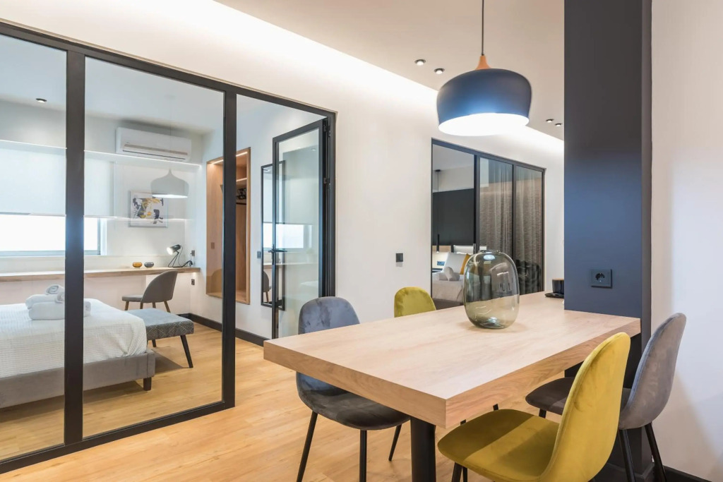 Brand New Ermou Veni Apartment