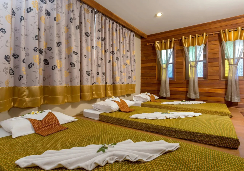 Nipa Resort, Patong Beach