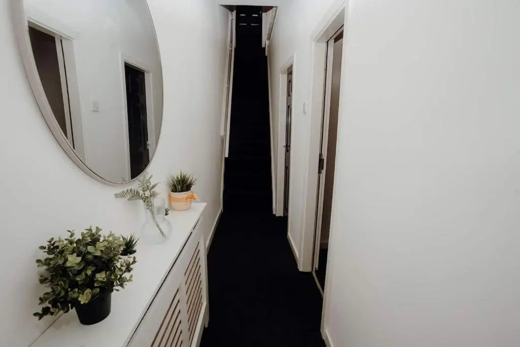 Entire 4 Bed House - Monthly Discount - By Centre