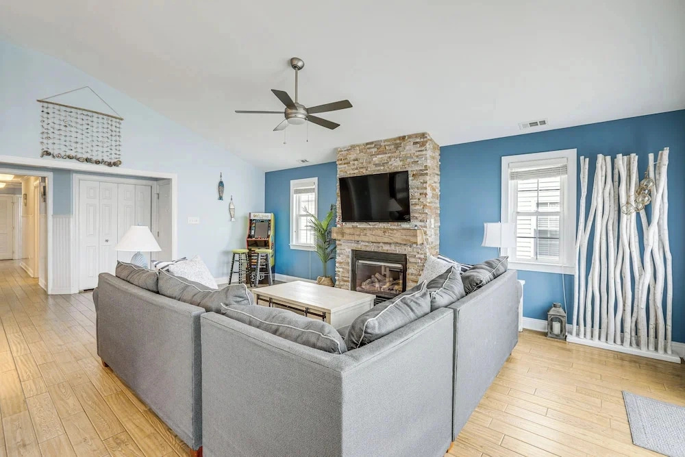 Prime Walkable Location! Large 4BR Wildwood Condo