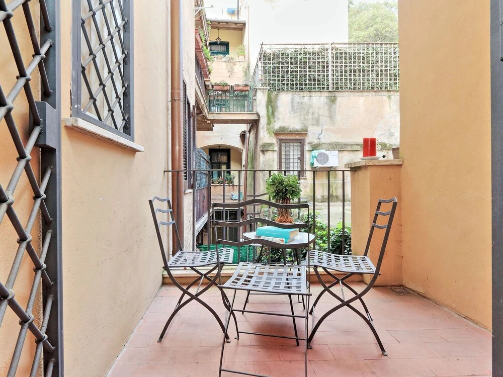 Charme Monti Small Terrace