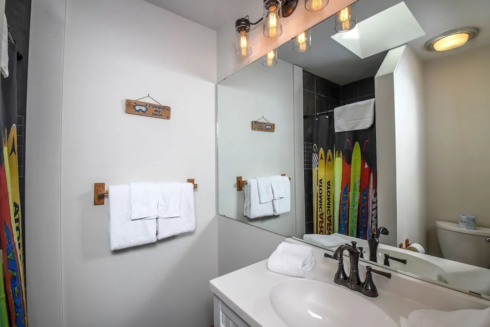Lazy Bass Lodge