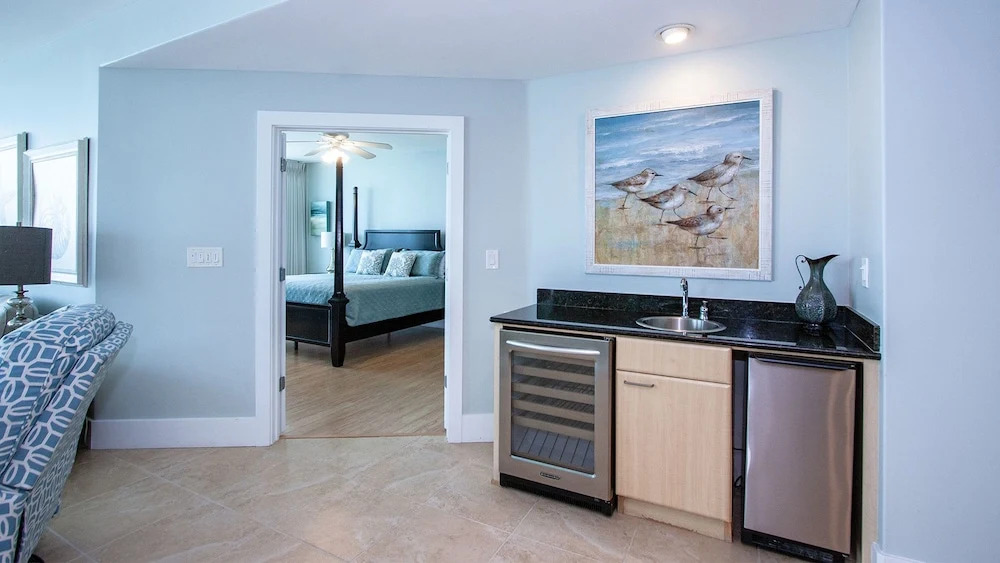 Private Balcony With Sweeping Views - Unit Crc0604