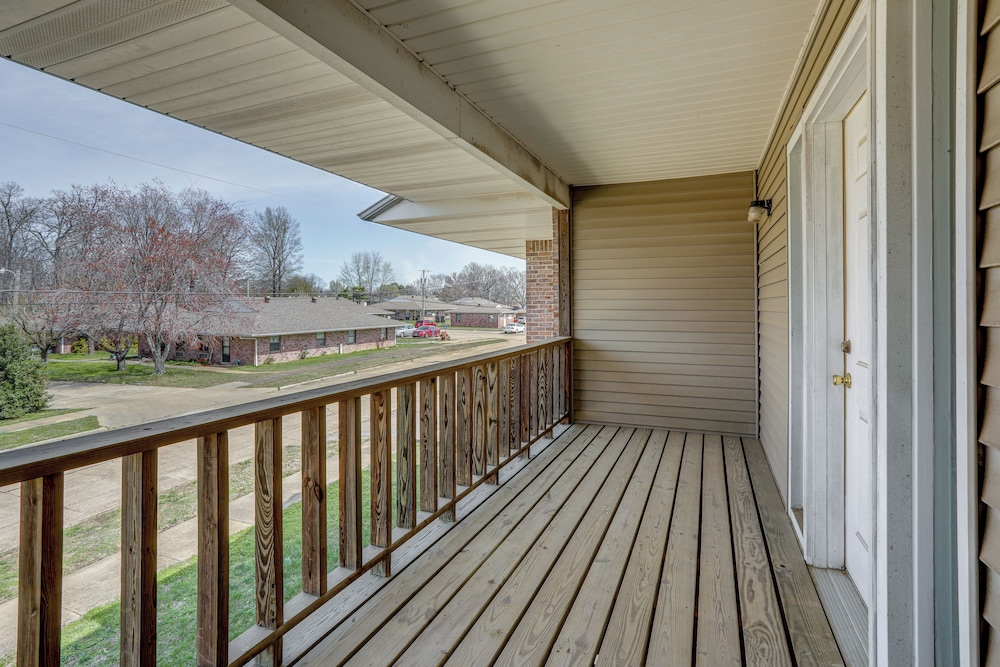 3 Mi to Town! Cozy Apartment in Poplar Bluff