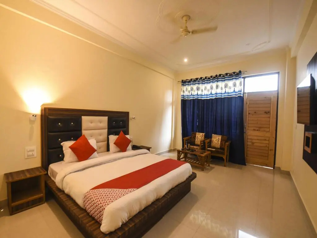 Raku's Place by OYO Rooms