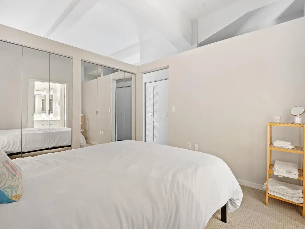 Heart of Downtown with Amazing Amenities steps from Nightlife 503