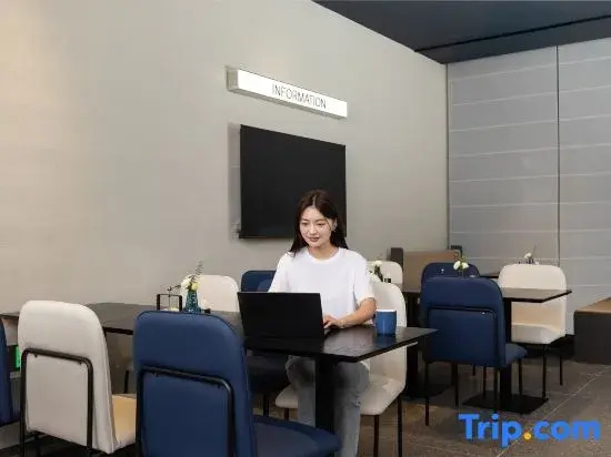 Haining Xia Sha Outlet Wenhai North Road Light Hotel