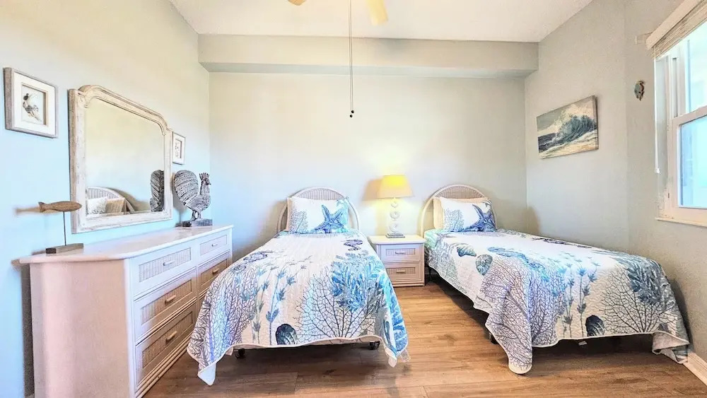 Surfclub Retreat 6th Floor Penthouse Corner! Wraparound Balcony! Ocean Views!
