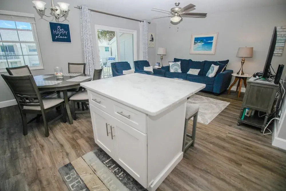 Colony Beach Club 233