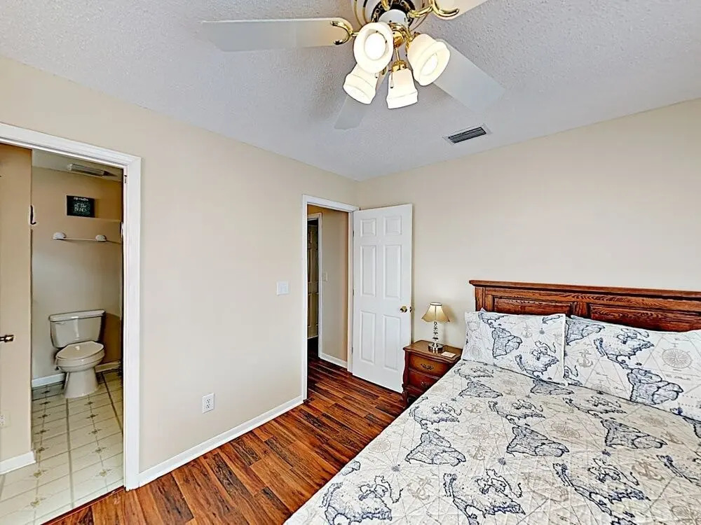 New Listing! Updated Coastal - Walk To Beach 4 Bedroom Home