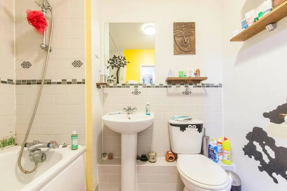 Amazing Riverside Boheme Home in SW London!