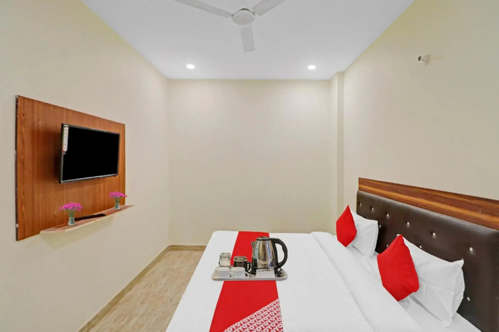 OYO 87988 Hotel Happy Moments