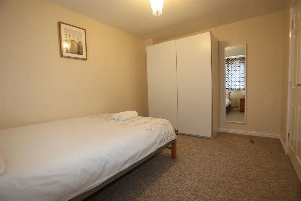 Beautiful 4 beds Hillview House
