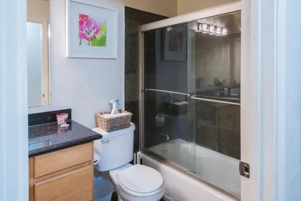 Two Bedroom MIL Apartment Close to Airport Link Rail