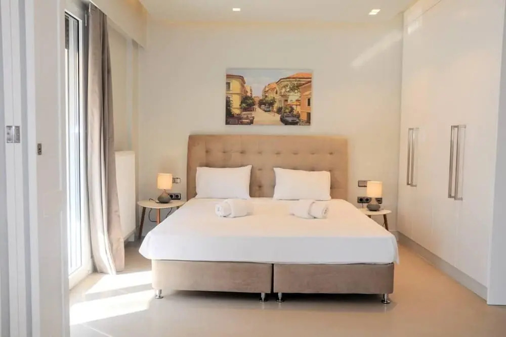 Luxurious Minimal Apartment in Acropolis