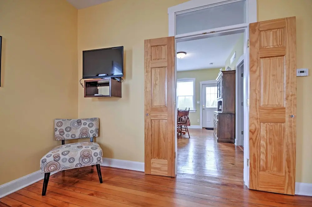Charming Berger Apt on 42-acre Farm w/ Pool Access