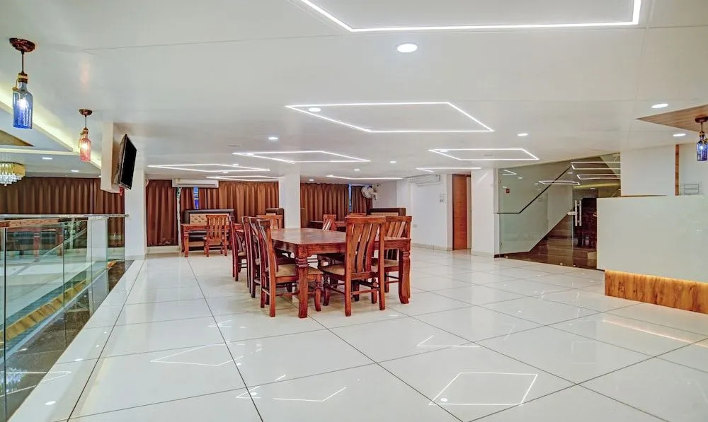 Capital O 63423 Hotel Regal Regency