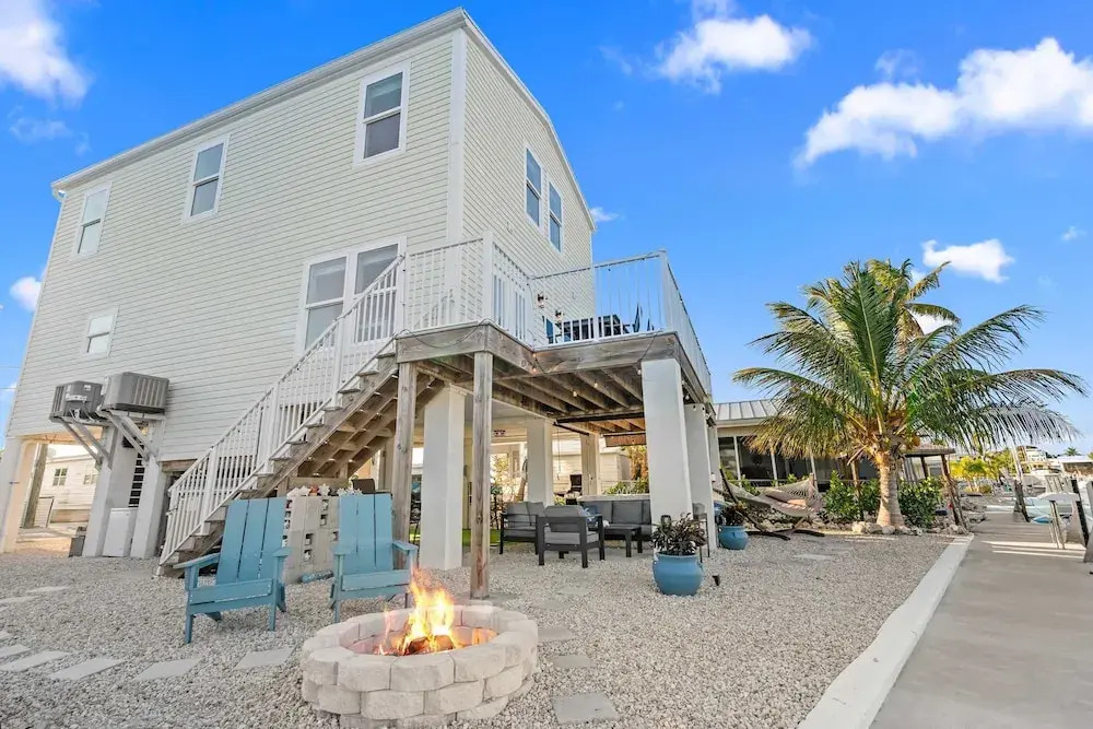 Mermaid Manor Waterfront Haven w Hot Tub Dock