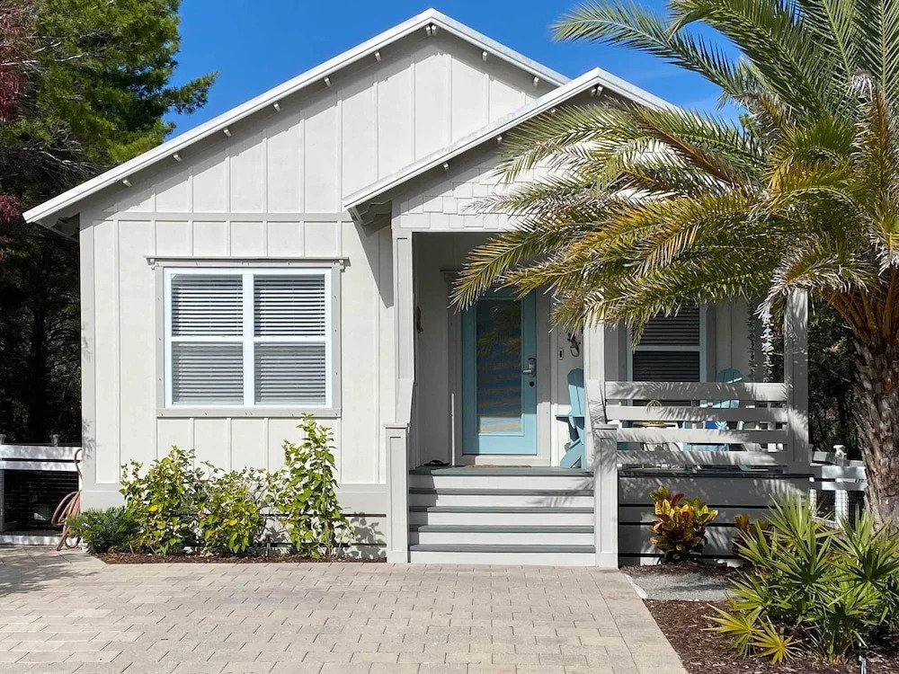 Santa Rosa Home w/ Pool Access - Half Mi to Beach!