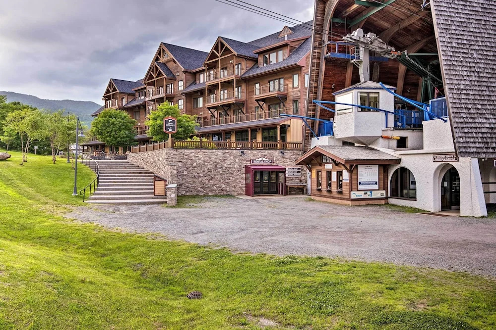 Ski-in Resort Family Condo w/ Deck at Jay Peak!