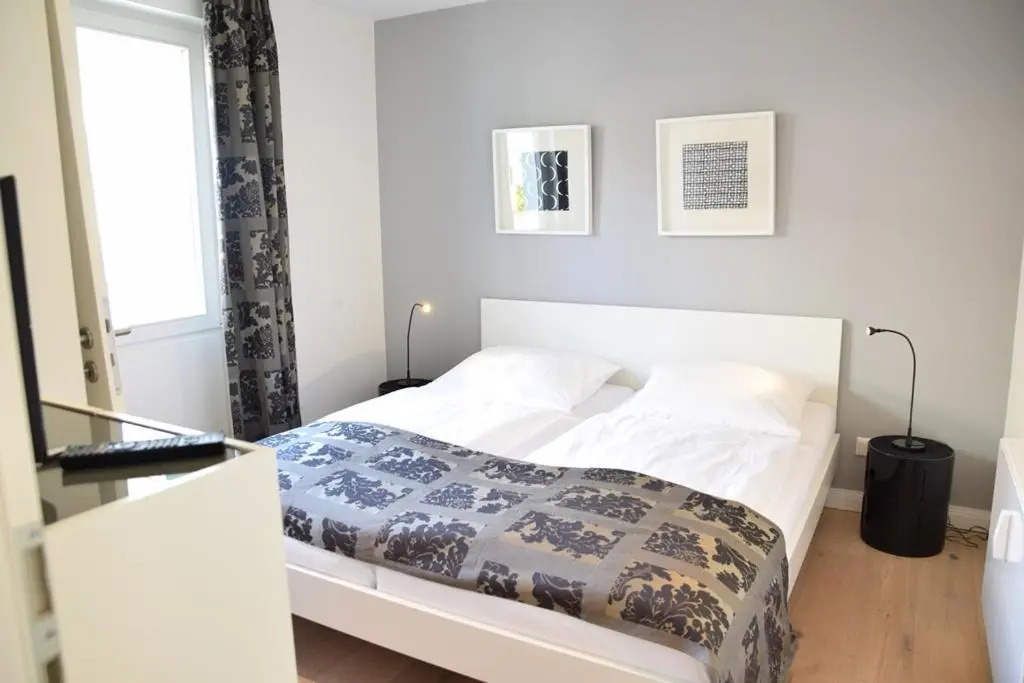 Bomhoffstr. 22a, W4, Blue Water