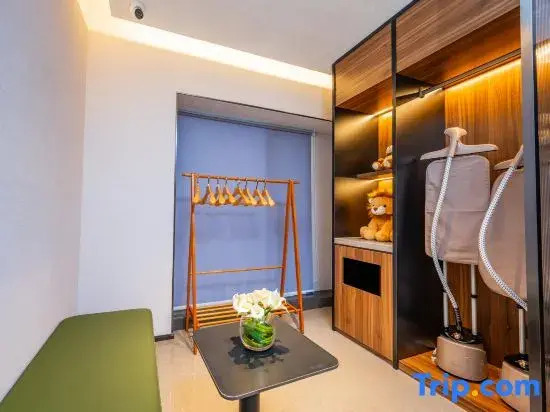 Madison Hotel Zhengzhou East Railway Station