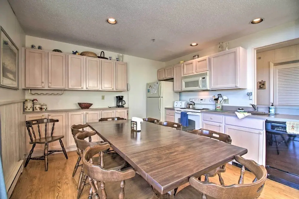 Adventure Home: Trails, Pool, Gym & Tennis Access