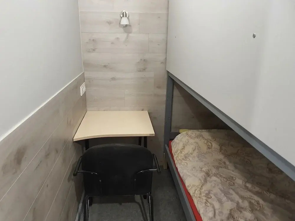 Tokyo Vibes - Private Sleeping Pods Hostel, Self check-in