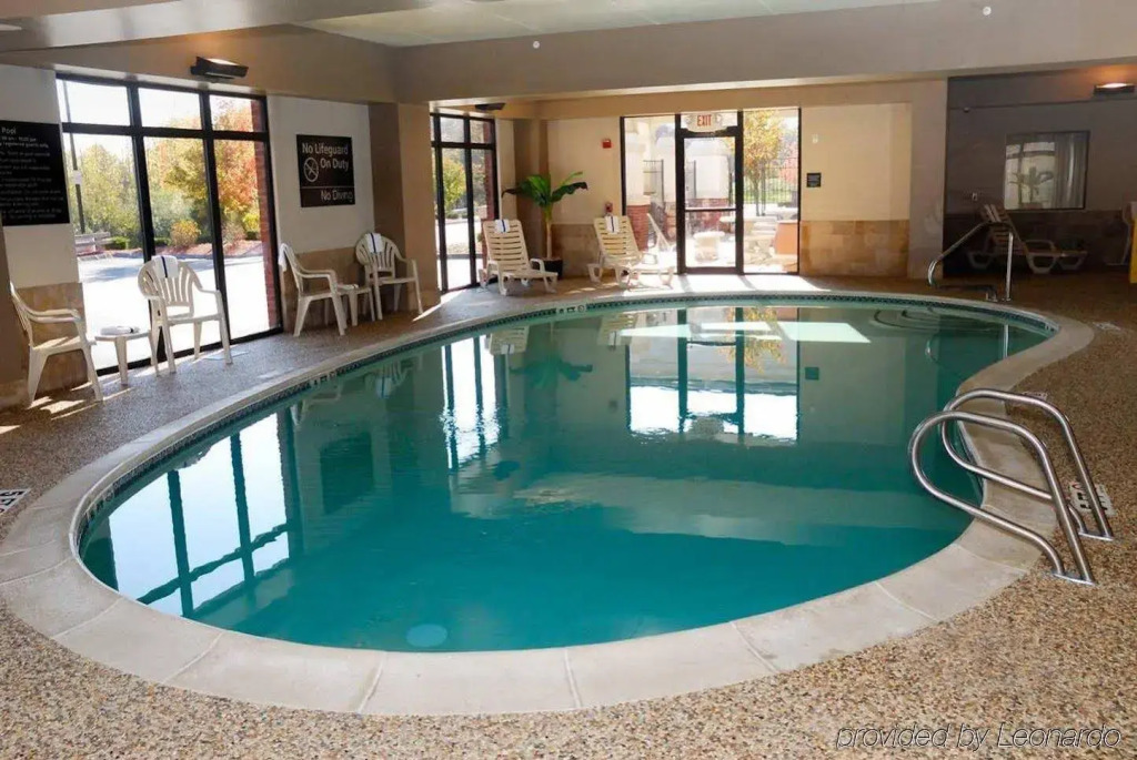 Hampton Inn & Suites Manchester-Bedford