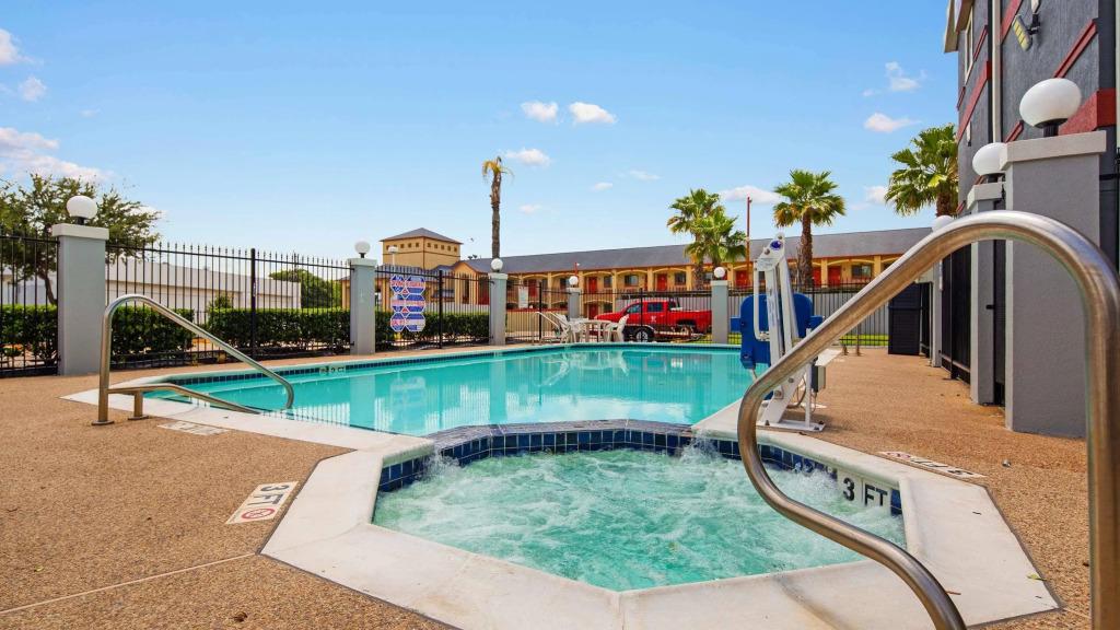 Best Western Plus Northwest Inn & Suites