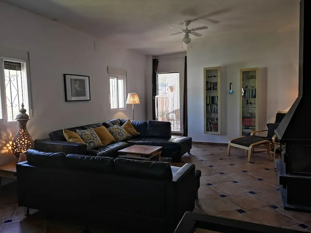 Beautiful 13 bed Villa, Private Pool, Large Garden
