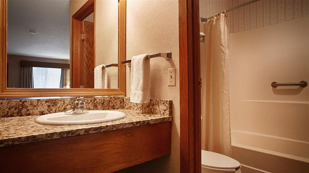 UBar Inn & Suites