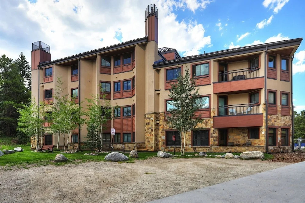 Ge At Breck Chateaux 1022 3 Bedroom Condo by RedAwning
