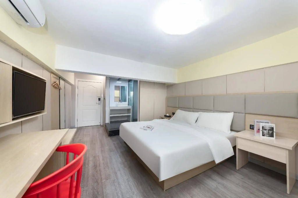 Weijia Boutique Hotel (Luzhou southwest Trade City store)