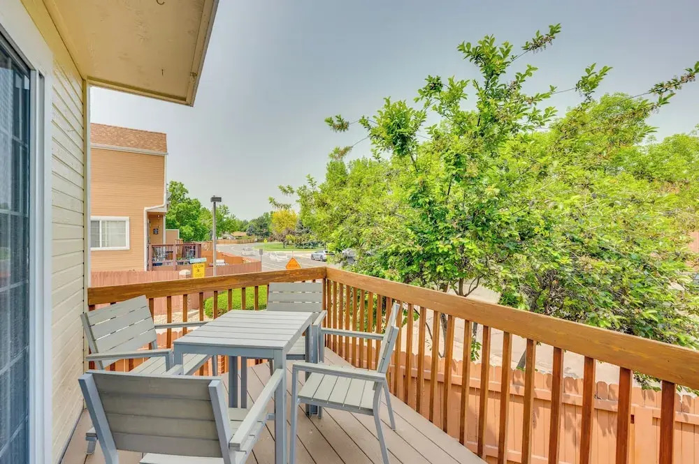 13 Mi to Dtwn Denver: Arvada Townhome w/ Deck