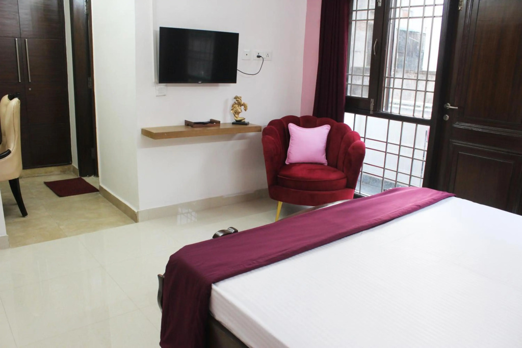 Luxurious modern 2BHK prime location Delhi