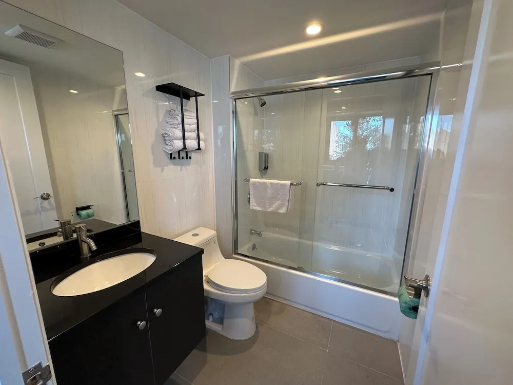 Regal Inn & Suites New York LaGuardia Hotel
