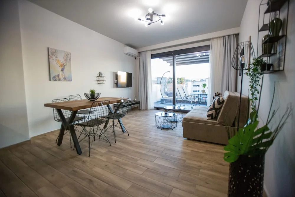 Raise Acropolis View Suites