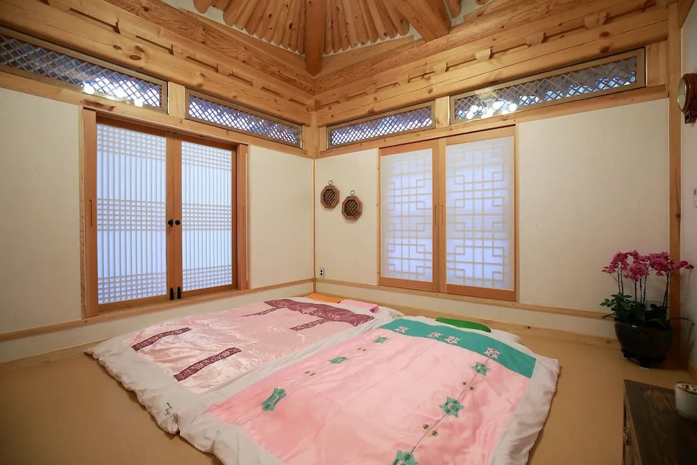 Wiyeonjae Hanok Stay