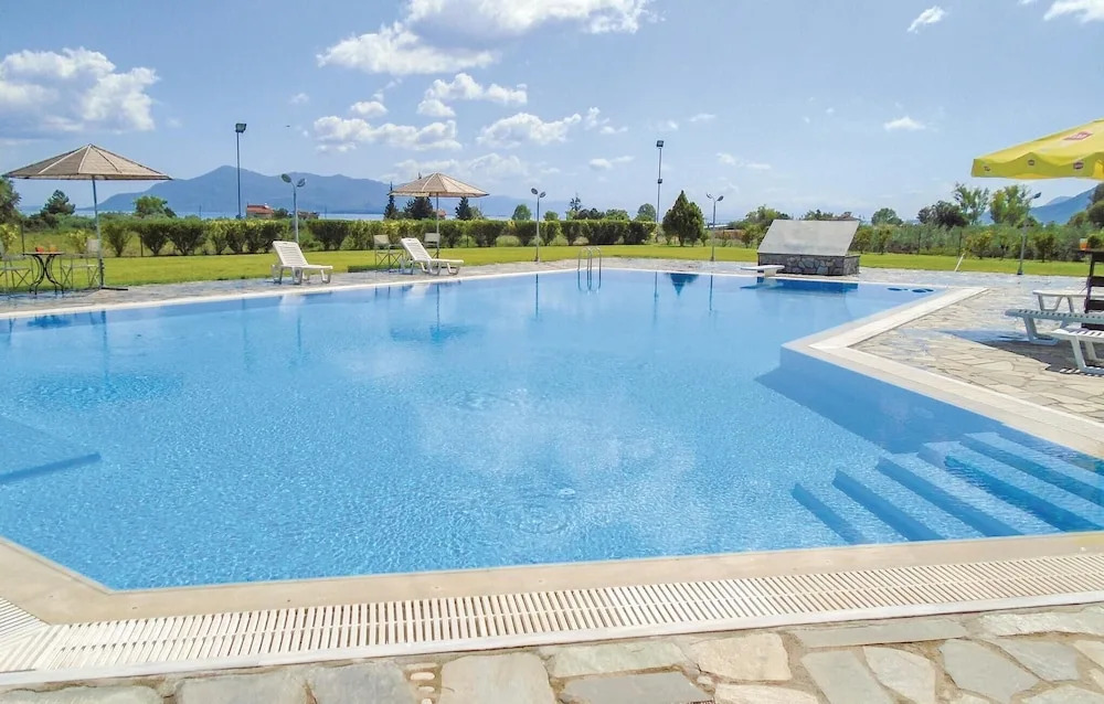Awesome Home In Kamena Vourla
