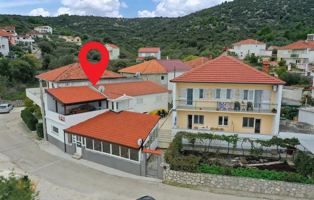 Nice Apartment in Vinisce With 2 Bedrooms and Wifi