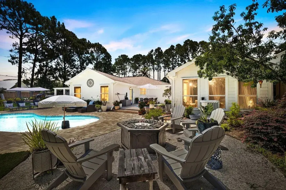 Private Backyard Oasis With Heated Pool, 4 BR, Bikes & Pond