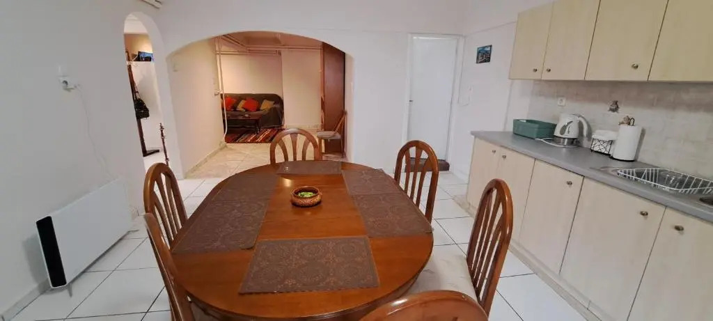 Hospitality up to 5 persons in Chios