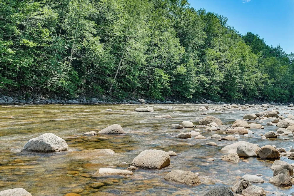 Riverfront Retreat w/ Deck: 1 Mi to Loon Mtn!