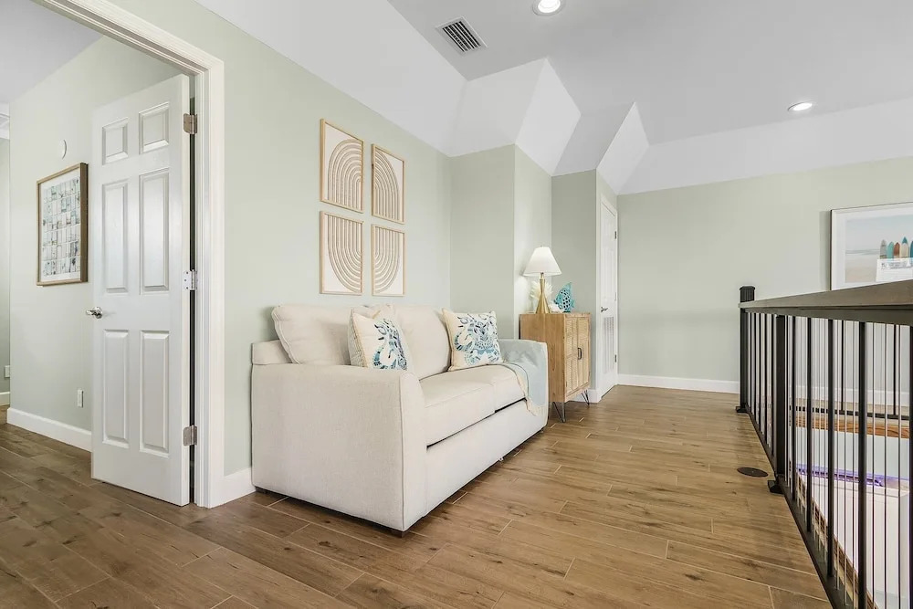 Reel 'em Inn - Oak St 3 Bedroom Home by RedAwning