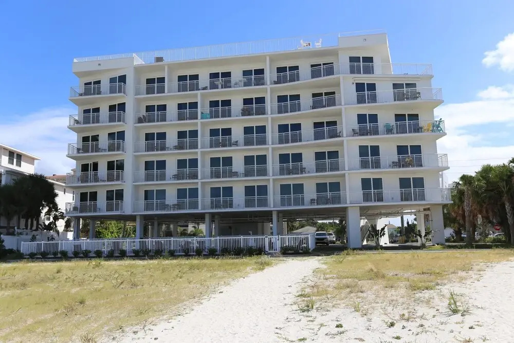 Oceana 305 East