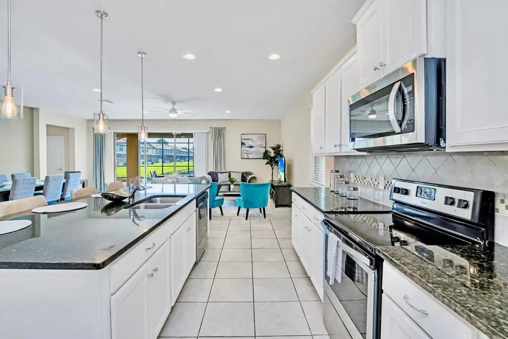 8BR Home w Private Pool Hot Tub Netflix