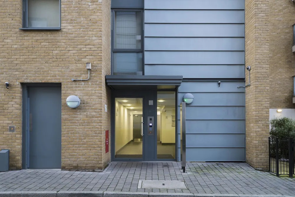 JOIVY Trendy Islington Flat for 2 with Patio