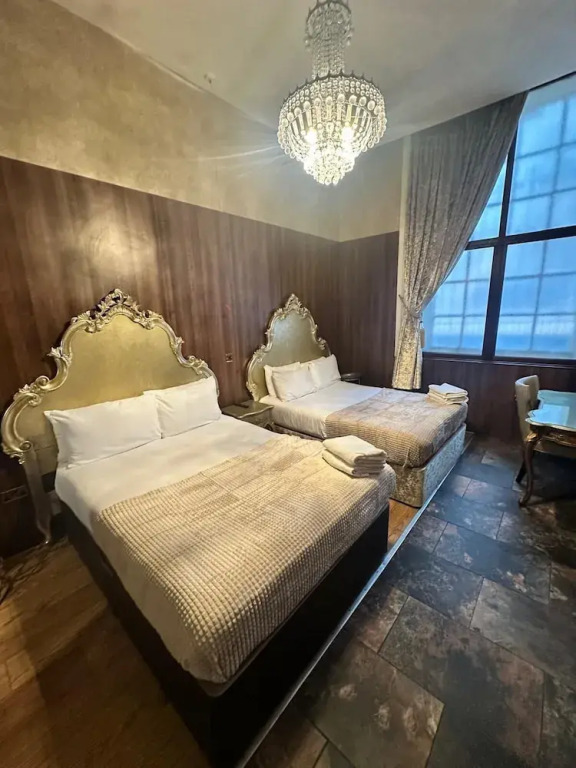 White Star Line Hotel