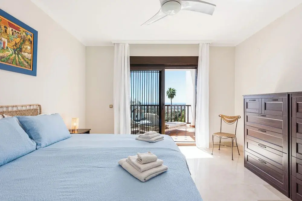 Incredible Apartment With sea Views and Balcony